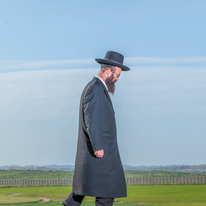 לראות אדם שהיה שם | יוסי אלוני לראות אדם שהיה שם | יוסי אלוני