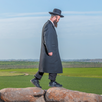 לראות אדם שהיה שם - דף הבית | יוסי אלוני