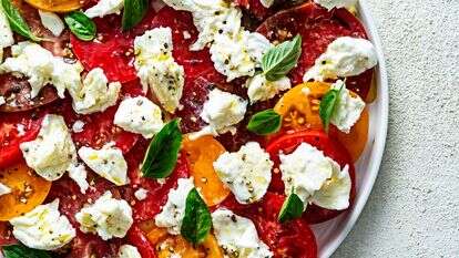 איך מכינים סלט קפרזה? | סקוט סוצ'מן עבור הוושינגטון פוסט