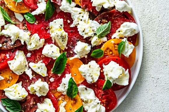 איך מכינים סלט קפרזה? | סקוט סוצ'מן עבור הוושינגטון פוסט