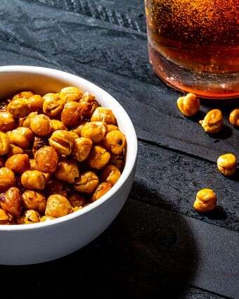 איך מכינים חומוס קלוי הכי פריך שיש | ריי לופז עבור הוושינגטון פוסט