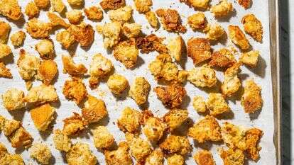 איך להכין קרוטונים פריכים וטעימים לשדרוג הסלט שלכם | ריי לופז עבור הוושינגטון פוסט