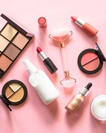 לא צריך לרוץ לקנות חדש בכל פעם שמוצר נראה “כמעט נגמר”. לפעמים כל מה שנדרש הוא קצת סבלנות | שאטרסטוק