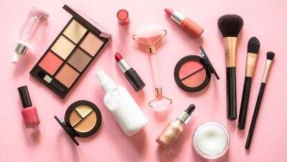 לא צריך לרוץ לקנות חדש בכל פעם שמוצר נראה “כמעט נגמר”. לפעמים כל מה שנדרש הוא קצת סבלנות | שאטרסטוק