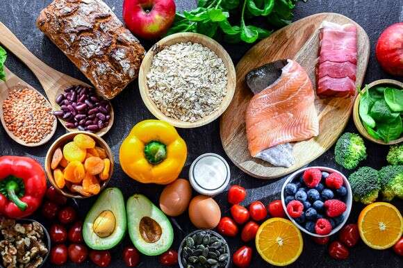 בזבוז אוכל לא מתחיל במפעלים, אלא בהחלטות קטנות בבית. | שאטרסטוק