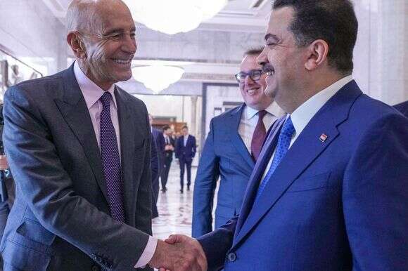 ראש ממשלת עיראק, מוחמד שיעה אל-סודאני (מימין), מקבל את שליח ארה"ב המיוחד לעיראק, טום ברק (שמאל) | AFP