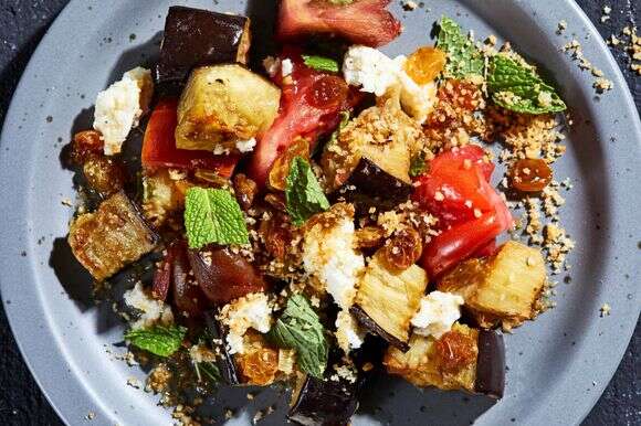 סלט עם חצילים וצימוקים | סקוט סוצ'מן, וושינגטון פוסט