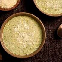 מרק ברוקולי ופרמזן | פגי קורמרי; עיצוב אוכל מאת ליסה צ'רקסקי עבור הוושינגטון פוסט