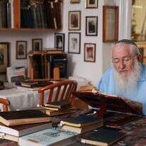 העולה מארה"ב שהיה ממחדשי ההתיישבות בחברון ומנהיג ציבור. הרב ולדמן, 2000 | מרים צחי