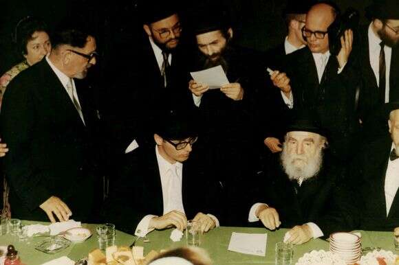 הרב פיינשטיין עם כותב המאמר לקראת חופתו, סיון תשל"א | באדיבות המשפחה