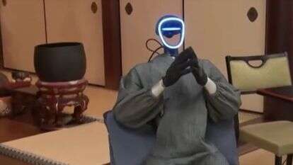 הרובוט הבודהיסטי | צילום מסך מתוך euronews.com