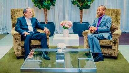 המתווך העומאני ושר החוץ האיראני עראקצ'י, אתמול בז'נבה | AFP