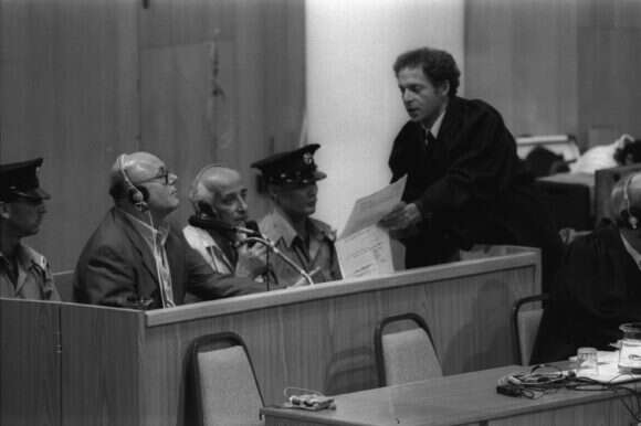 ליקט עדויות במזרח אירופה. התובע מיכאל שקד | מגי אילון, לע"מ