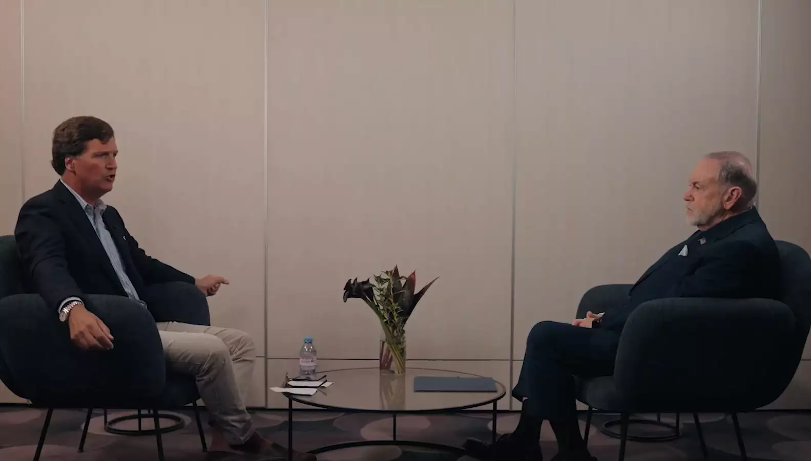 טביעות האצבע הקטאריות בקמפיין האנטישמי של טאקר קרלסון