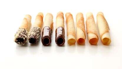 עוגיות סיגר פריכות עם קצה שוקולדי ממכר | אפרת ליכטנשטט עוגיות סיגר פריכות עם קצה שוקולדי ממכר | אפרת ליכטנשטט