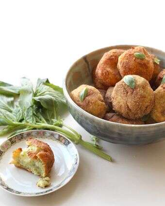 פריכים בחוץ, רכים בפנים: קרוקטים פסטו שלא מפסיקים לאכול | אפרת ליכנטשטט