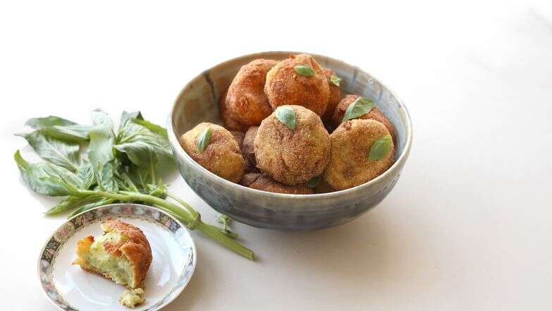 פריכים בחוץ, רכים בפנים: קרוקטים פסטו שלא מפסיקים לאכול | אפרת ליכנטשטט