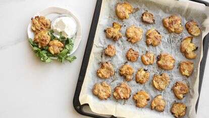 התוספת הכי קלה שתכינו השבוע: תפוחי אדמה דרוסים | אפרת ליכנטשטט