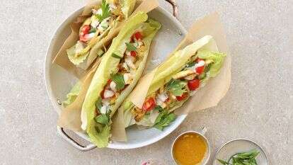 שווארמה דג בעלי חסה: ביס עסיסי שלא מכביד | אפרת ליכטנשטט