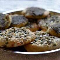 10 דקות בתנור וזה מוכן: מנקושי רך עם זעתר ושמן זית חדש | גיל אליהו ג'יני