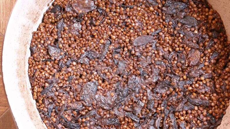 בלי אורז בכלל: מג'דרה עמוקה ועשירה עם בצל מקורמל | אפרת ליכטנשטט בלי אורז בכלל: מג'דרה עמוקה ועשירה עם בצל מקורמל | אפרת ליכטנשטט