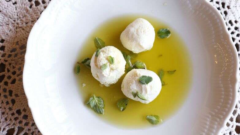 שום קשר לגרסה מהסופר: כך מכינים כדורי לבּנה אמיתיים בשמן זית | אפרת ליכטנשטט