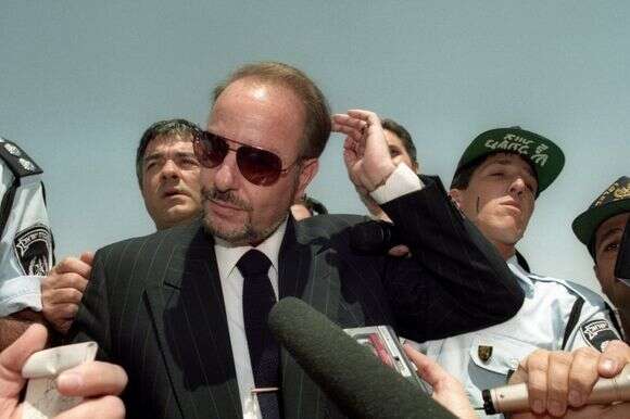 העיכובים שנגרמו מתקיפתו סייעו להגנה לאסוף עוד עדויות. סנגורו של דמיאניוק, יורם שפטל | ארכיון דן הדני, האוסף הלאומי לתצלומים ע"ש מש' פריצקר, הספריה הלאומית. צילום: ורד פאר