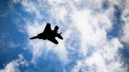 מטוס קרב של חיל האוויר טס מעל מרכז ישראל | נתי שוחט, פלאש 90