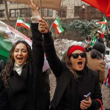 גולים איראנים בניו יורק חוגגים את חיסולו של חמינאי | EPA