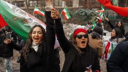 איראנים בניו יורק חוגגים את חיסולו של חמינאי | EPA