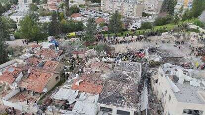 צילום רחפן של הפגיעה הישירה בבית שמש | דוברות איחוד הצלה