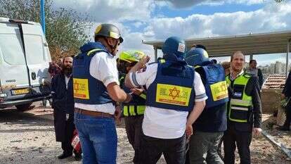 זירת הפגיעה בבית שמש | דוברות מד"א