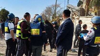 זירת הפגיעה בבית שמש | דוברות מד"א