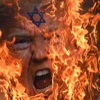מחאה נגד התקיפה האמריקאית וישראלית על איראן והריגת חמינאי מול הקונסוליה הישראלית באיסטנבול | AFP
