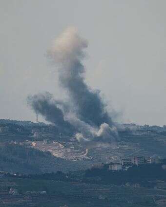 עשן עולה מאתר התקיפה האווירית הישראלית בדרום לבנון | AFP