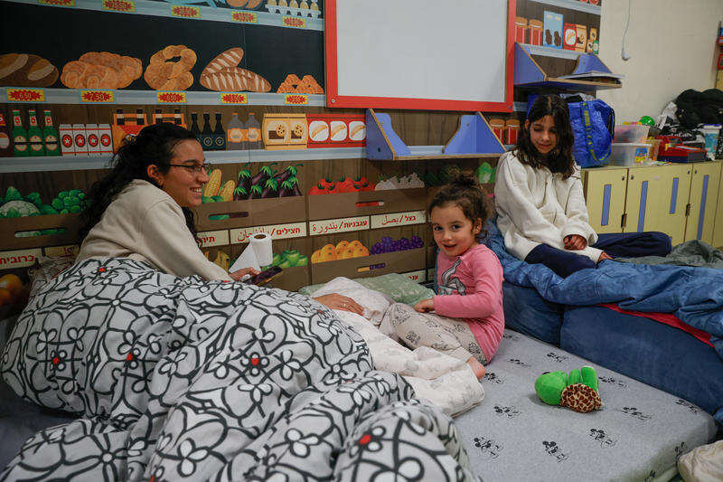 עשרות הצגות, סרטים ואימונים בחינם: כך תעבירו את הזמן בממ״ד