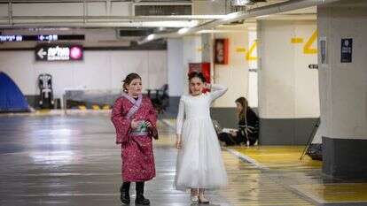 חגיגות פורים בחניון תת קרקעי בתל אביב | מרים אלסטר - פלאש 90