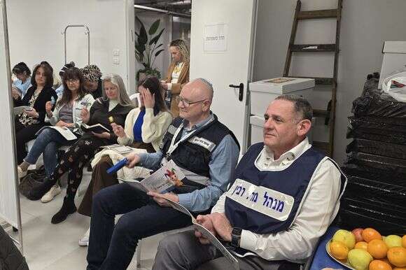 מנהלי בית החולים ומטופלים בקריאה בחניון התת קרקעי | דוברות ביה"ח בילינסון