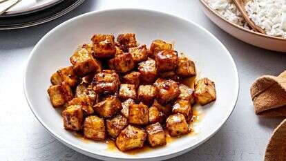 מנת הטופו המתוקה והחריפה יכולה להיות מוכנה תוך פחות משעה | הוושינגטון פוסט מאת סקוט סוצ'מן