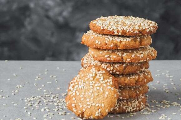 עוגיות טחינה בקלי קלות | שאטרסטוק עוגיות טחינה בקלי קלות | שאטרסטוק