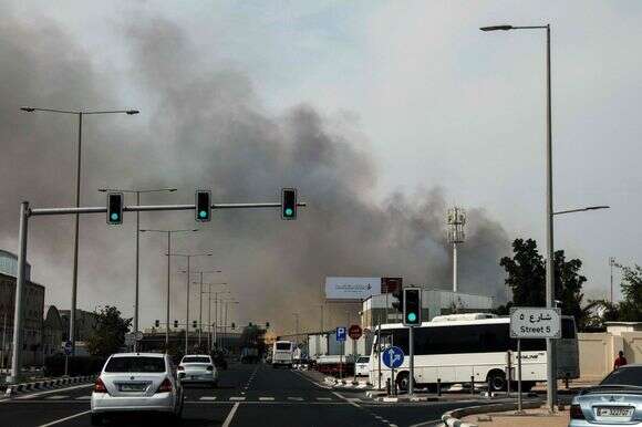 ענן עשן שעולה מתקיפה איראנית שדווחה ברובע התעשייה של דוחה בירת קטאר, מבצע "שאגת הארי" | AFP