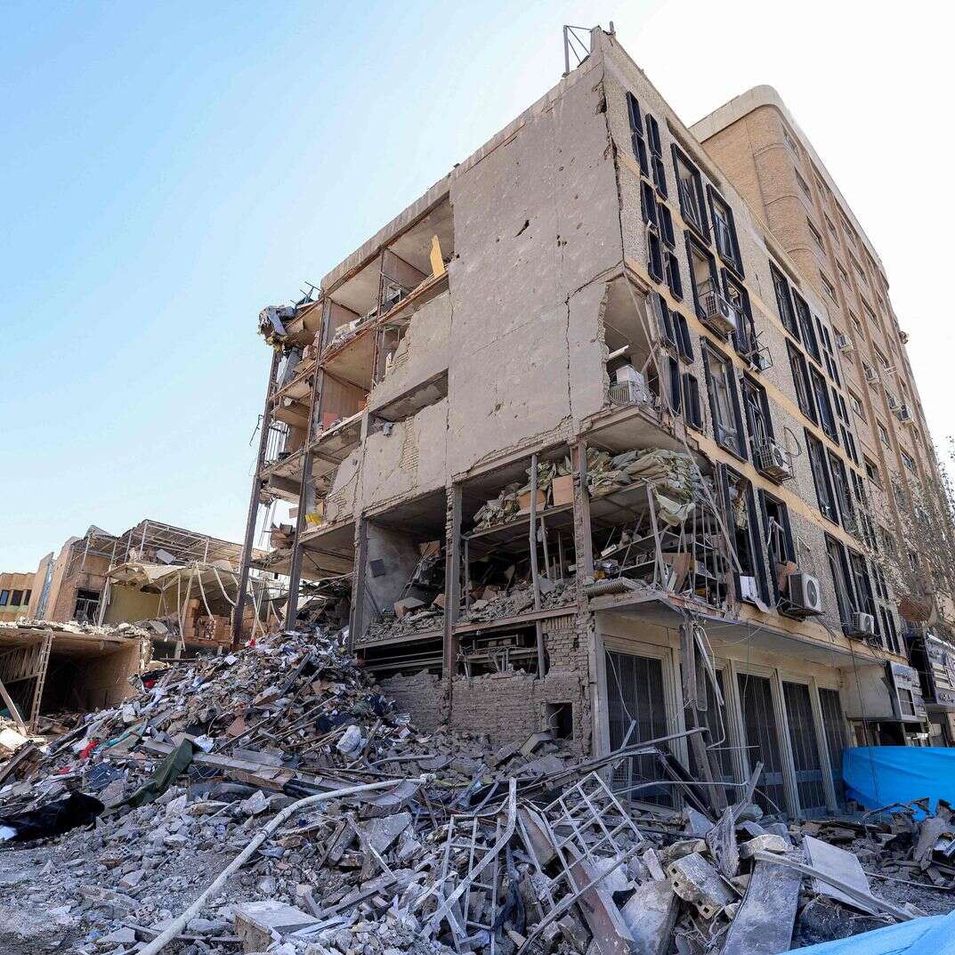 בניין שנפגע מהפצצה בטהרן | ATTA KENARE / AFP בניין שנפגע מהפצצה בטהרן | ATTA KENARE / AFP