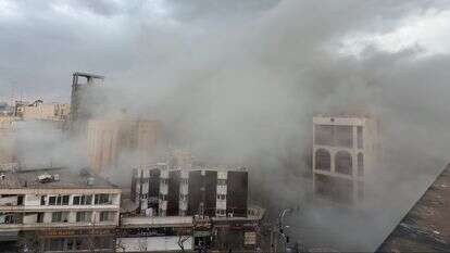 עשן ברחובות טהרן | AP/מוחסן גנג'י