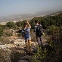 מטיילים בעמק האלה, ליד בית שמש | הדס פרוש // פלאש 90 מטיילים בעמק האלה, ליד בית שמש | הדס פרוש // פלאש 90