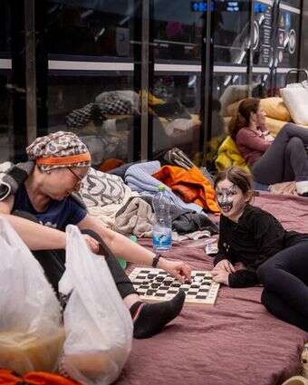 תחנת רכבת תחתית בתל אביב, ערב חג הפורים | חיים גולדברג, פלאש 90