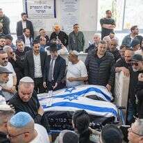 הנרצחים מפגיעת הטיל בבית שמש מובאים למנוחות | יונתן זינדל, פלאש 90