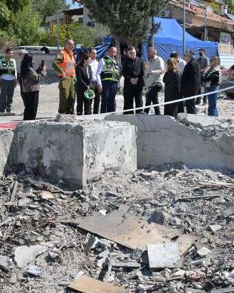 שר החוץ גדעון סער בזירת האסון בבית שמש | שלומי אמסלם, לע"מ