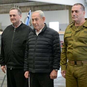 ראש הממשלה נתניהו, שר הביטחון ישראל כ"ץ והרמטכ"ל אייל זמיר בבסיס חיל האוויר בפלמחים | מעיין טואף/ לע״מ