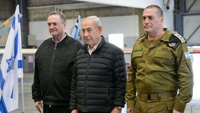 ראש הממשלה נתניהו, שר הביטחון ישראל כ"ץ והרמטכ"ל אייל זמיר בבסיס חיל האוויר בפלמחים | מעיין טואף/ לע״מ