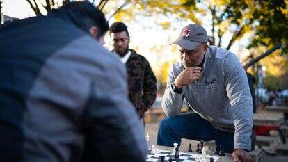 מחקר חדש מצא כי שחמט הוא בין הפעילויות בגיל מבוגר שיכולות לסייע בעיכוב מחלת אלצהיימר ופגיעה קוגניטיבית קלה | Sarah L. Voisin/The Washington Post